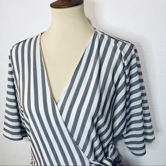 DKNY FAUX WRAP PEPLUM TOP - Picture 4 of 12